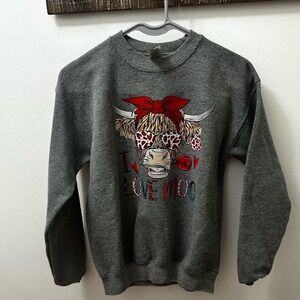 Gray Sweatshirt with Cow Graphic Youth large Valentine’s Day love cows